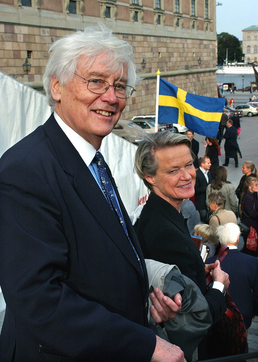 Kungen i sorg &ndash; d&ouml;dsbeskedet skakar innersta kretsen