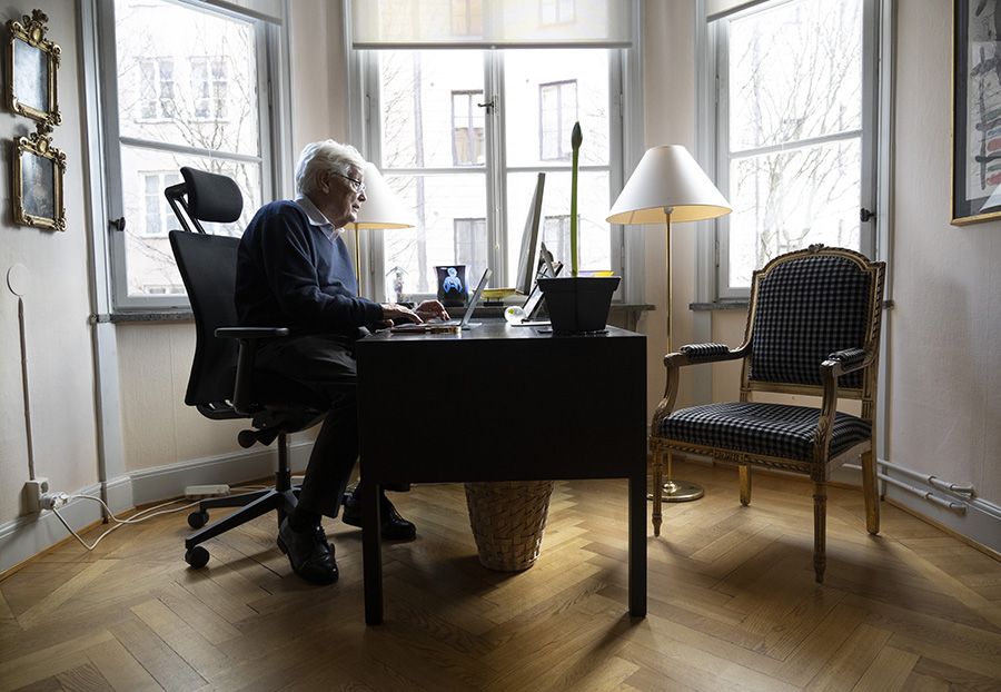 Kungen i sorg &ndash; d&ouml;dsbeskedet skakar innersta kretsen