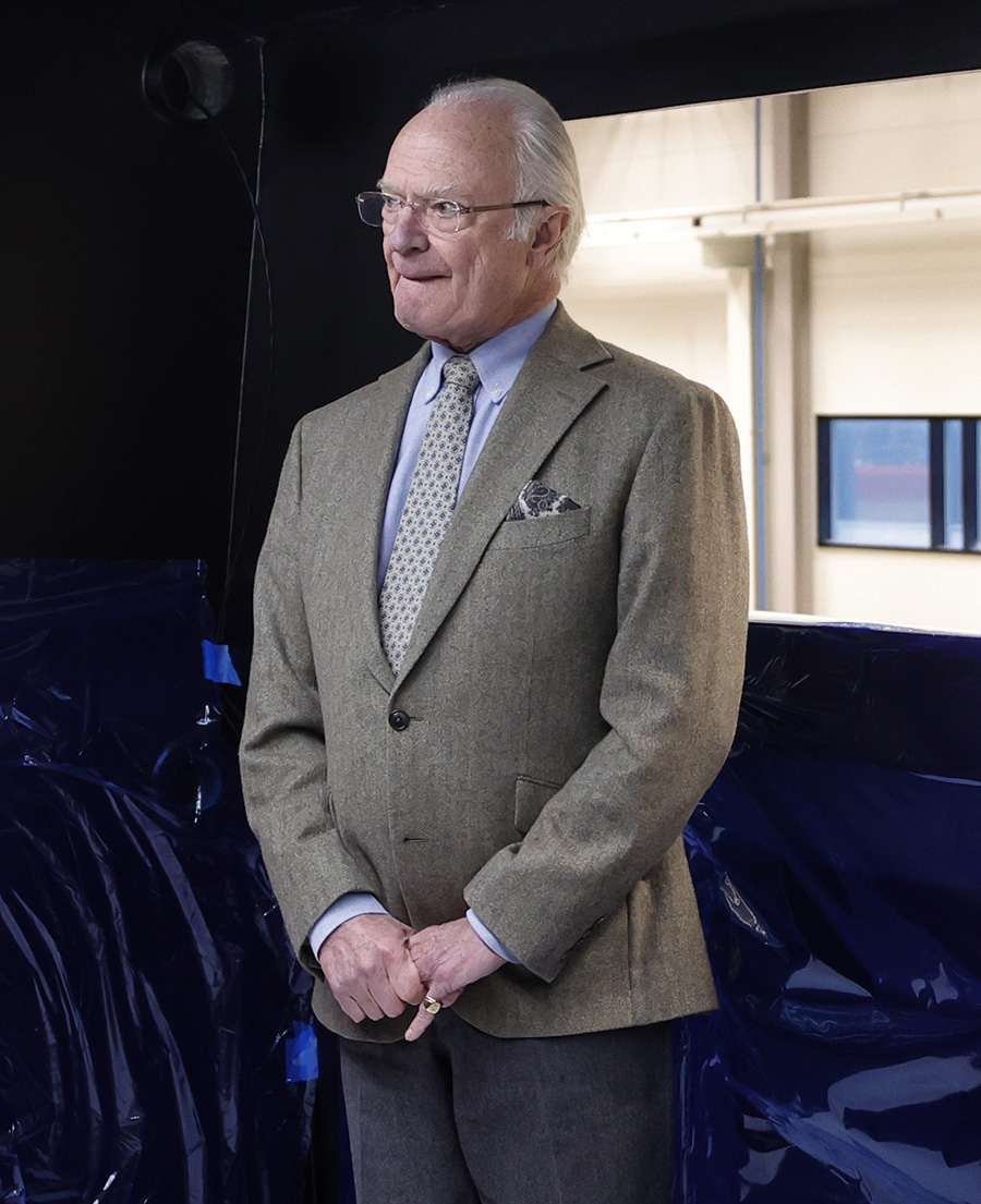 F&ouml;rsta bilderna p&aring; kungen efter prinsessans d&ouml;d