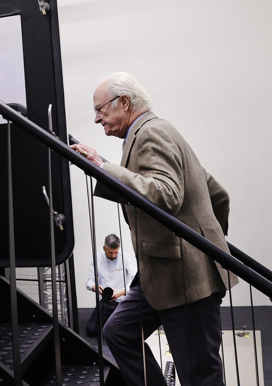 F&ouml;rsta bilderna p&aring; kungen efter prinsessans d&ouml;d