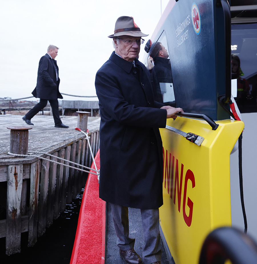 F&ouml;rsta bilderna p&aring; kungen efter prinsessans d&ouml;d