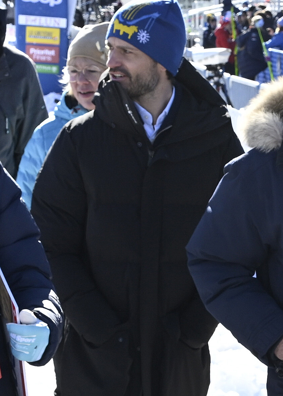 Avsl&ouml;jat: Prins Carl Philip l&auml;mnar Sofia &ndash; mitt i Epstein-stormen