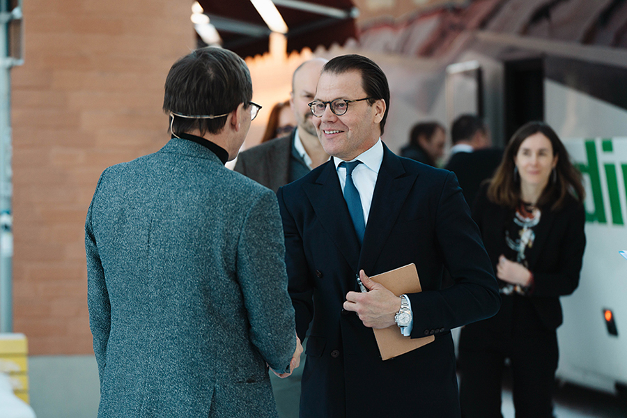 Prins Daniel tillbaka &ndash; syns i rullstol efter l&aring;nga fr&aring;nvaron