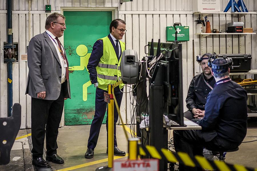 Prins Daniel tillbaka &ndash; syns i rullstol efter l&aring;nga fr&aring;nvaron