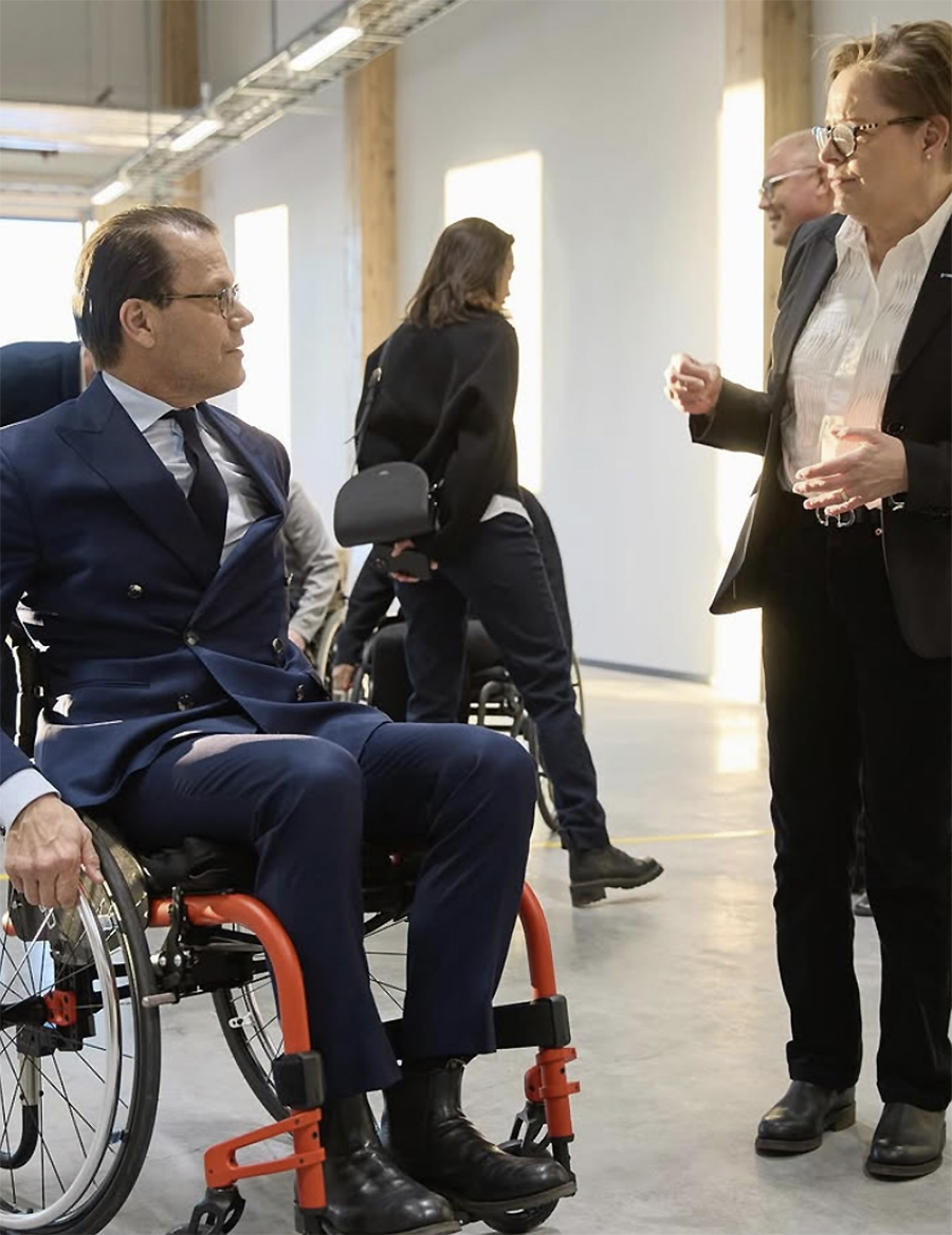 Prins Daniel tillbaka &ndash; syns i rullstol efter l&aring;nga fr&aring;nvaron