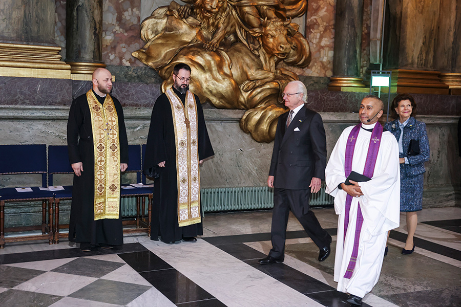 Silvias tydliga markering i kyrkan &ndash; hovet s&auml;ger inget