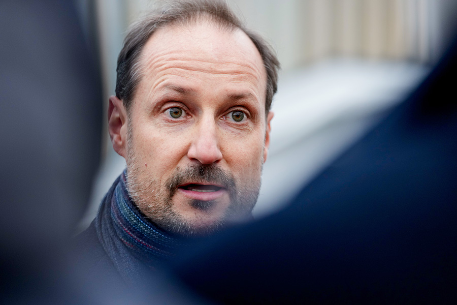 Kronprins Haakon pressad &ndash; v&auml;grar tala om Epstein-h&auml;rvan