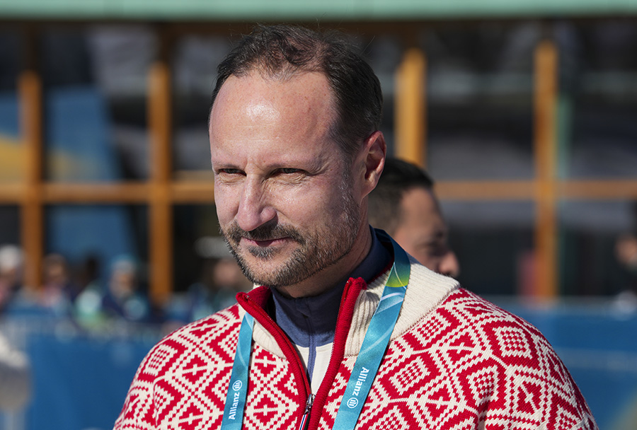 Nya bilder p&aring; Haakon &ndash; l&auml;mnar allt mitt i familjekrisen