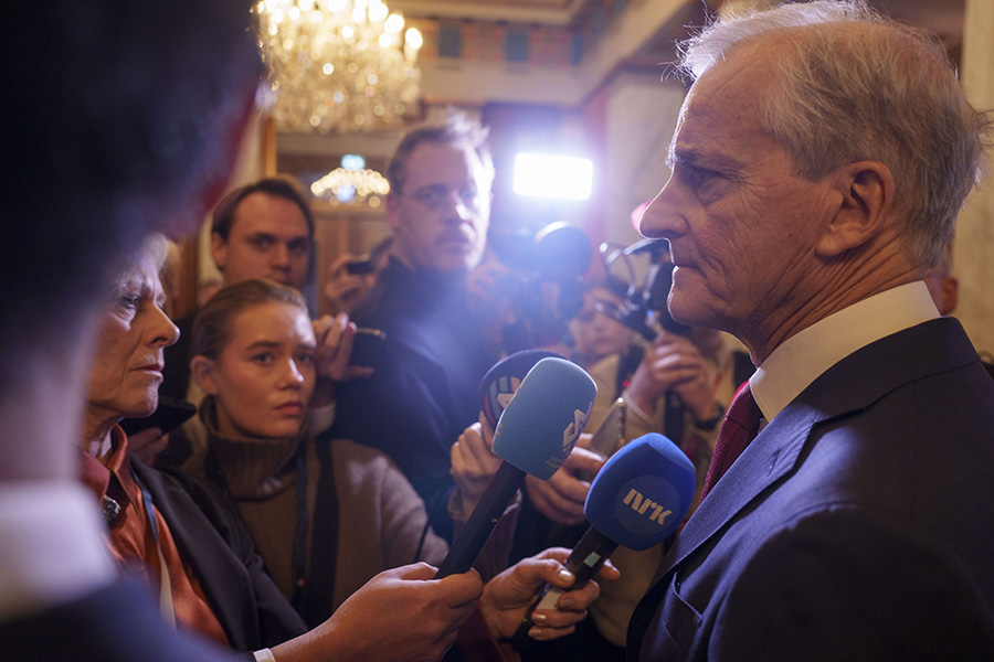 Statsministerns krav p&aring; Mette-Marit: &rdquo;Ber&auml;tta allt om Epstein!&rdquo;