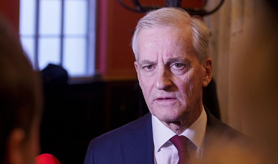 Statsministerns krav p&aring; Mette-Marit: &rdquo;Ber&auml;tta allt om Epstein!&rdquo;