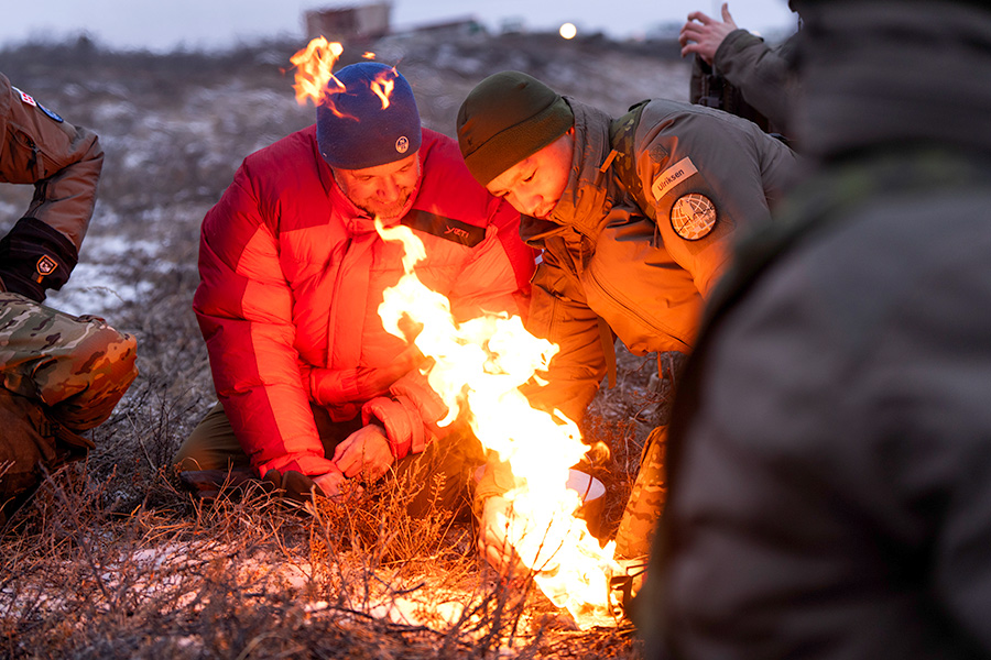 Kung Frederik vid elden i kylan &ndash; bilderna alla pratar om