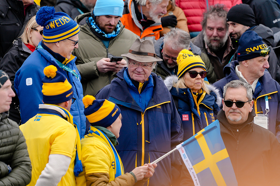 Kungens jubel bland fansen p&aring; OS &ndash; allt f&aring;ngas p&aring; bild