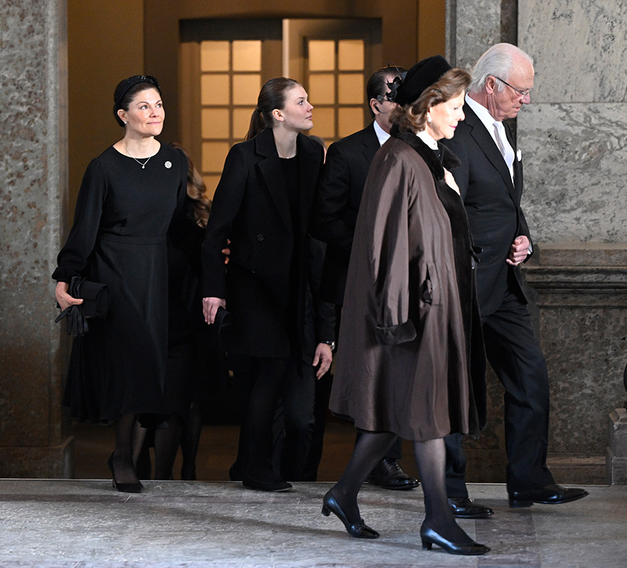 Kungaparets sorg &ndash; bilderna fr&aring;n det gripande avskedet