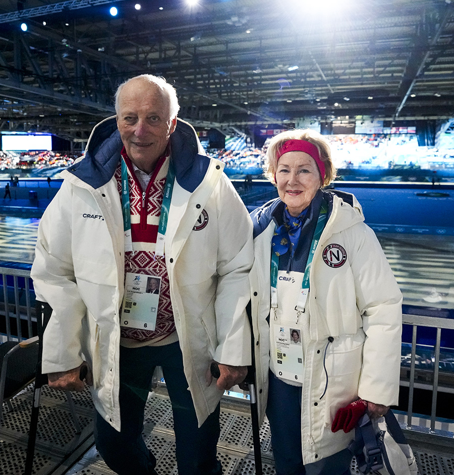 Mette-Marit ensam i Norge &ndash; Haakon l&auml;mnar mitt i krisen