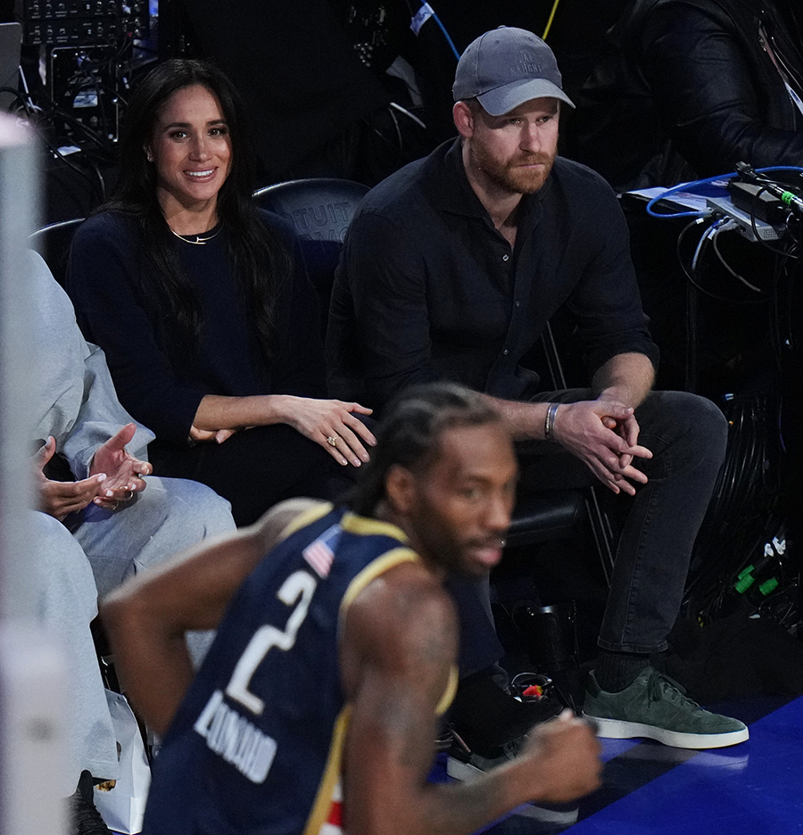 Harry och Meghan dyker upp igen &ndash; efter publikens burop