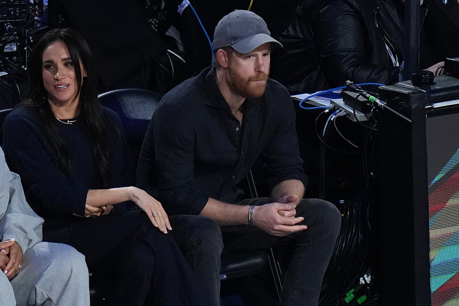 Harry och Meghan dyker upp igen &ndash; efter publikens burop