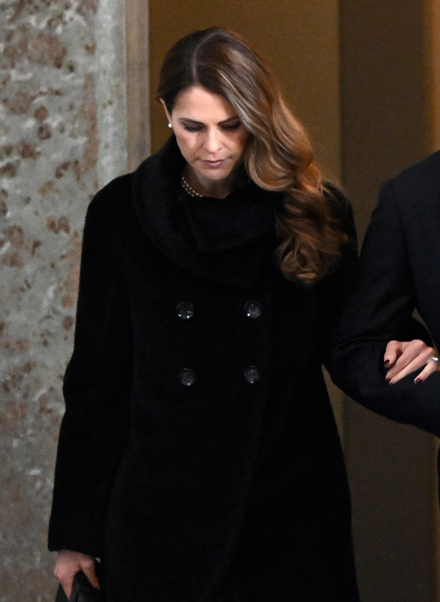 Madeleine k&auml;mpade med k&auml;nslorna &ndash; Chris t&auml;tt intill