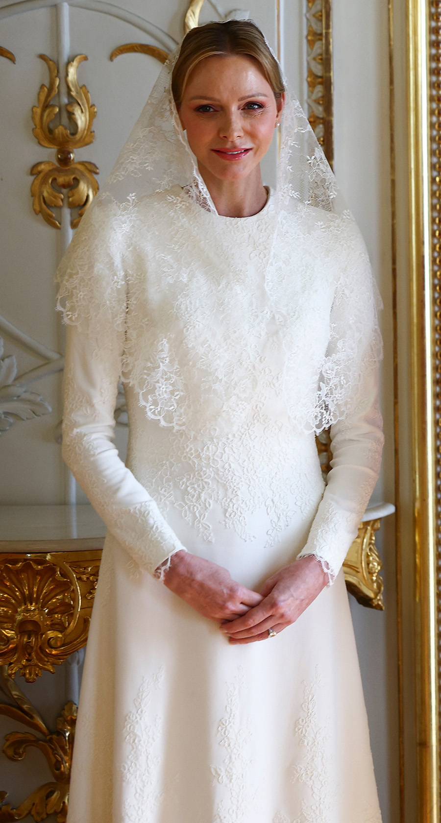 Charlene i kritvitt vid p&aring;vens bes&ouml;k &ndash; stal hela showen