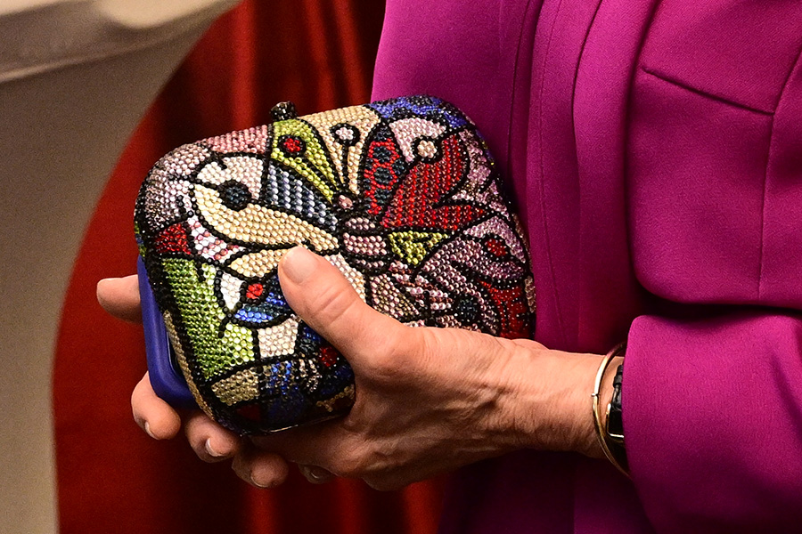 Silvias entr&eacute; p&aring; banketten &ndash; g&auml;sterna reagerade direkt