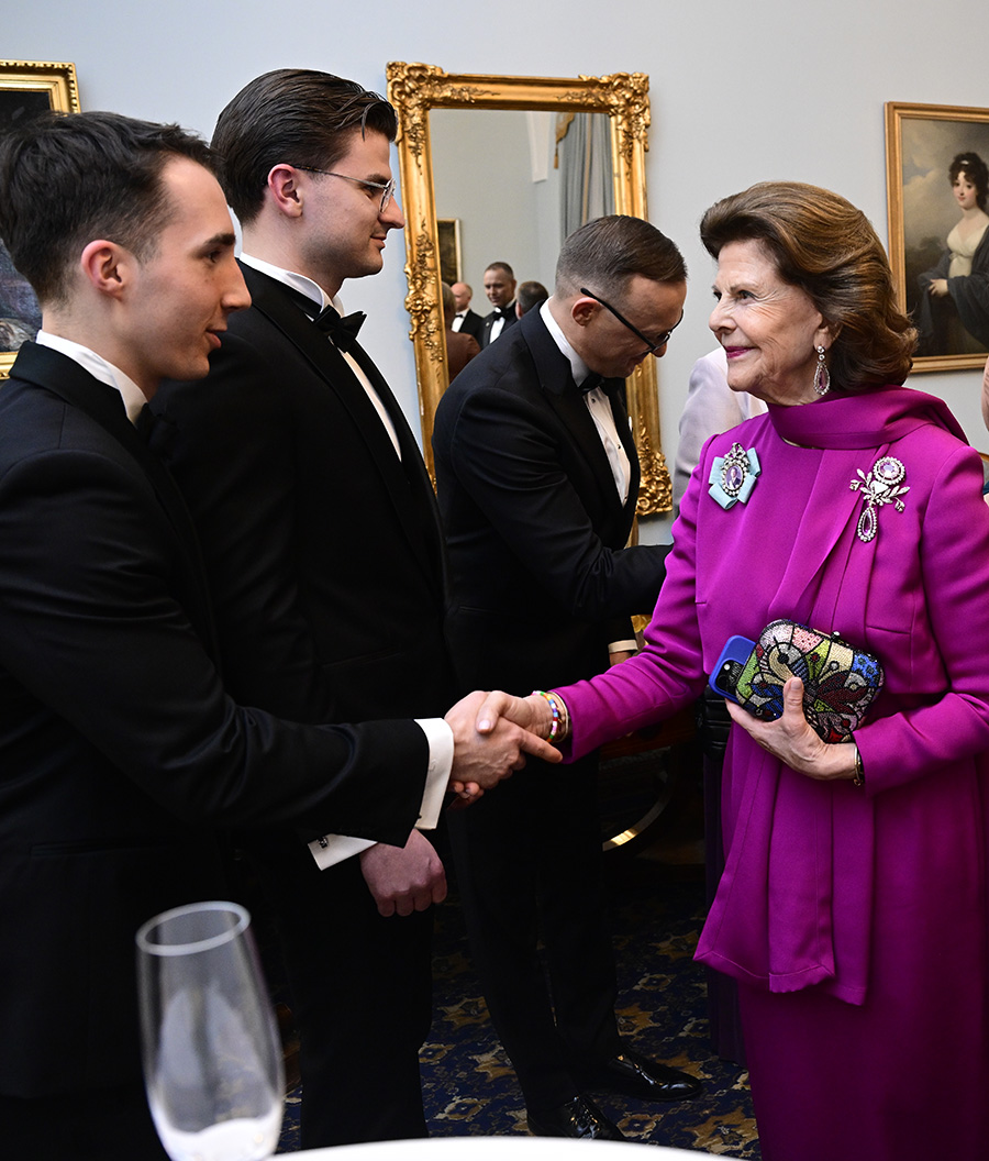 Silvias entr&eacute; p&aring; banketten &ndash; g&auml;sterna reagerade direkt