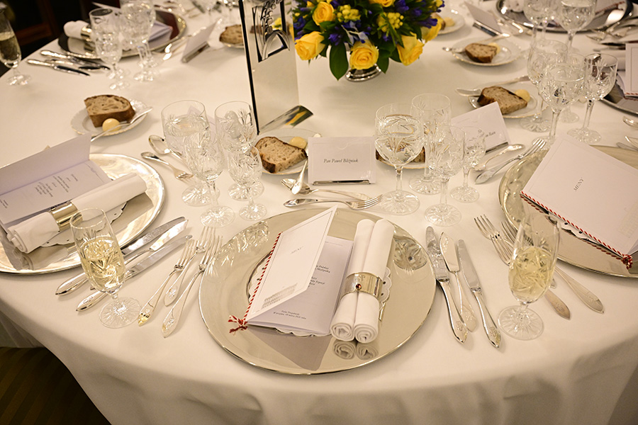 Silvias entr&eacute; p&aring; banketten &ndash; g&auml;sterna reagerade direkt