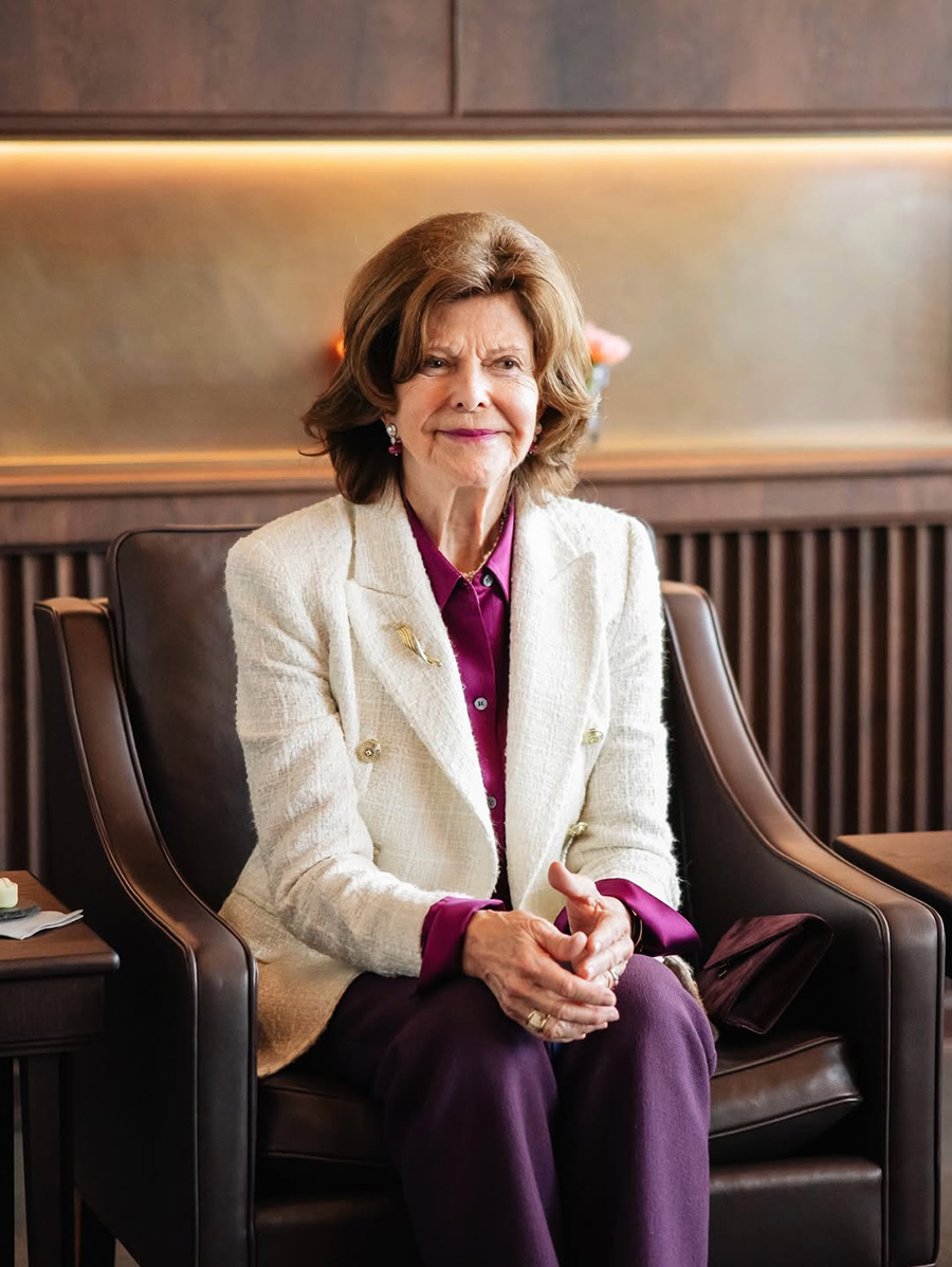 Silvia tillbaka i D&uuml;sseldorf &ndash; drottningens lyxiga stilsucc&eacute;