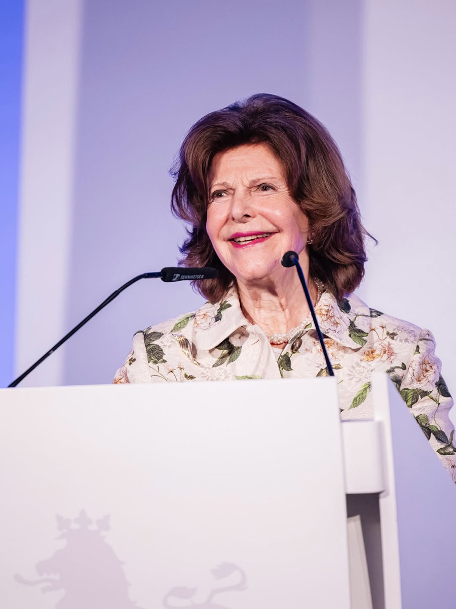 Silvia tillbaka i D&uuml;sseldorf &ndash; drottningens lyxiga stilsucc&eacute;