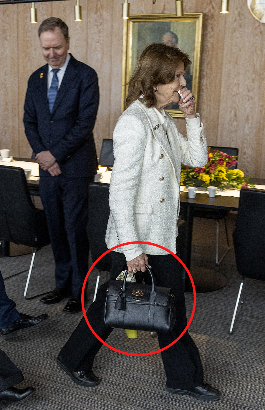 Silvia visar upp kungens hemliga present &ndash; se bilden