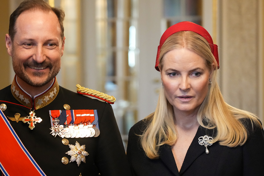 Mette-Marit tillbaka &ndash; f&ouml;rsta bilderna v&auml;cker nya fr&aring;gor