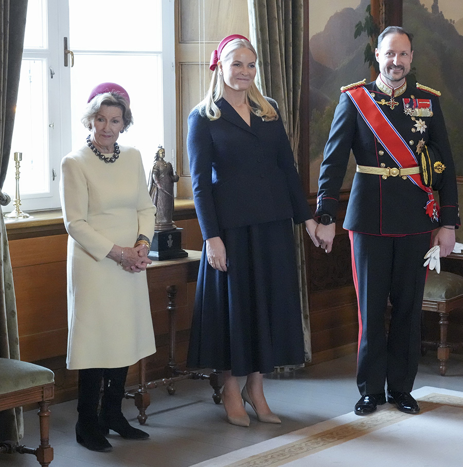 Mette-Marit tillbaka &ndash; f&ouml;rsta bilderna v&auml;cker nya fr&aring;gor