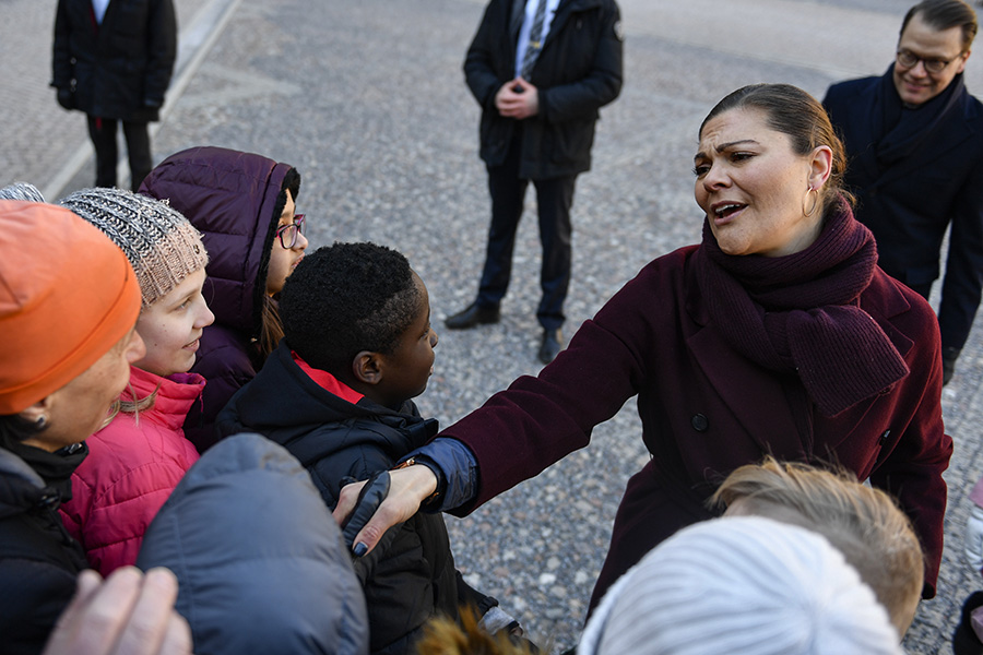 Victoria i chock efter beskedet om pappa kungen