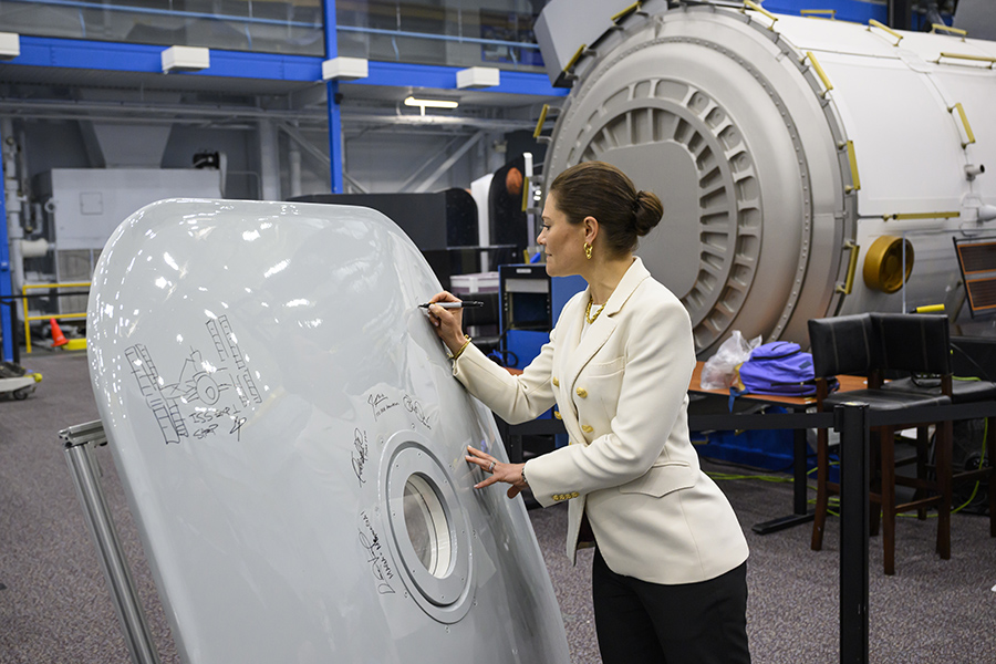 Victoria f&aring;r pl&ouml;tsligt svar fr&aring;n rymden &ndash; f&aring;ngas direkt p&aring; bild