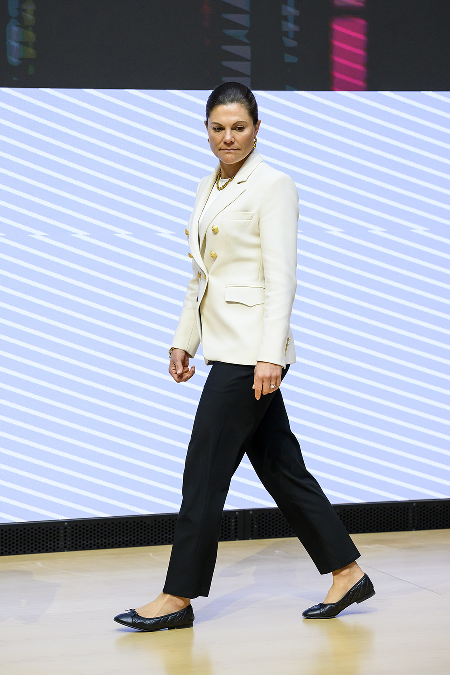 Victoria f&aring;r pl&ouml;tsligt svar fr&aring;n rymden &ndash; f&aring;ngas direkt p&aring; bild