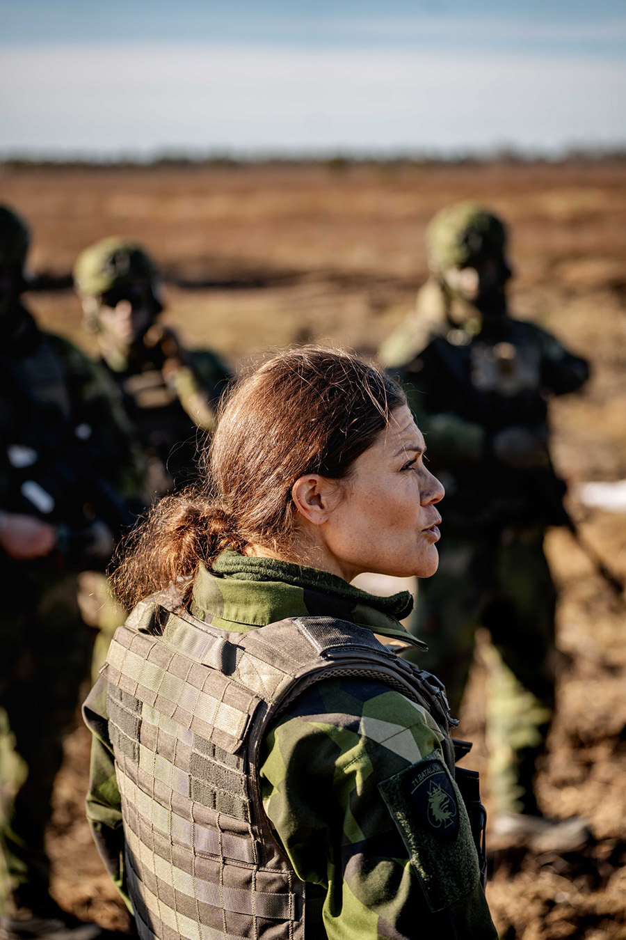 Victoria mitt bland pansar och soldater &ndash; bilderna fr&aring;n f&auml;ltet