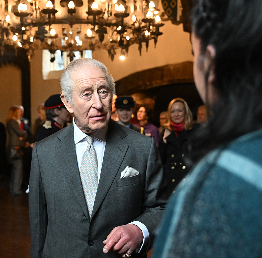 Kung Charles st&auml;ms &ndash; rasande designer kr&auml;ver 75 miljoner