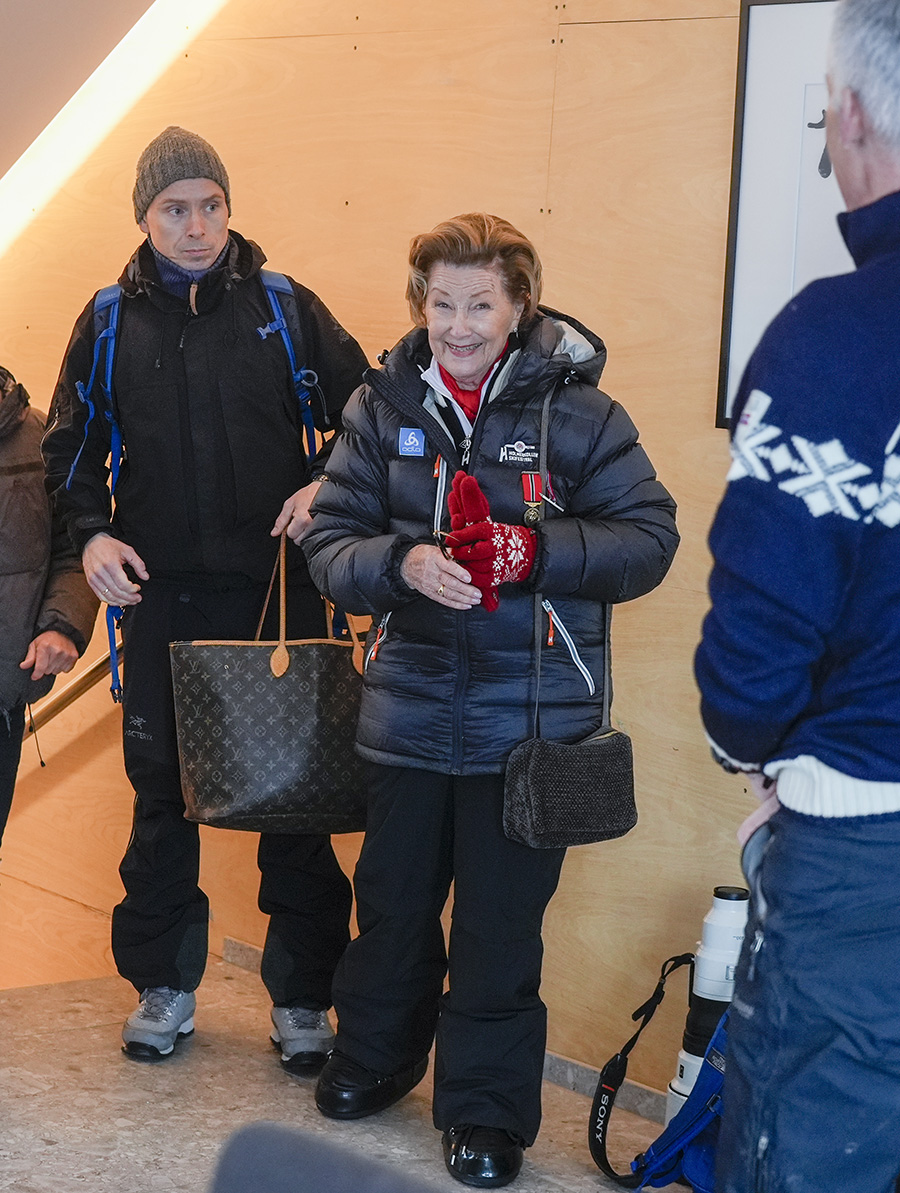 Kung Harald g&ouml;r comeback &ndash; efter sjukhusdramat i Spanien