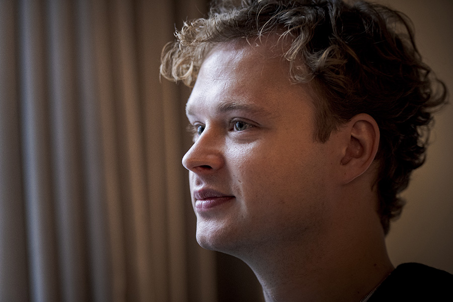 Han spelar kung Carl Gustaf i tv-serien &ndash; h&auml;r &auml;r f&ouml;rsta bilden