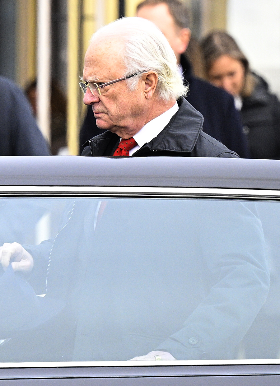 Kungen stoppad av polis &ndash; orden f&aring;r alla att reagera