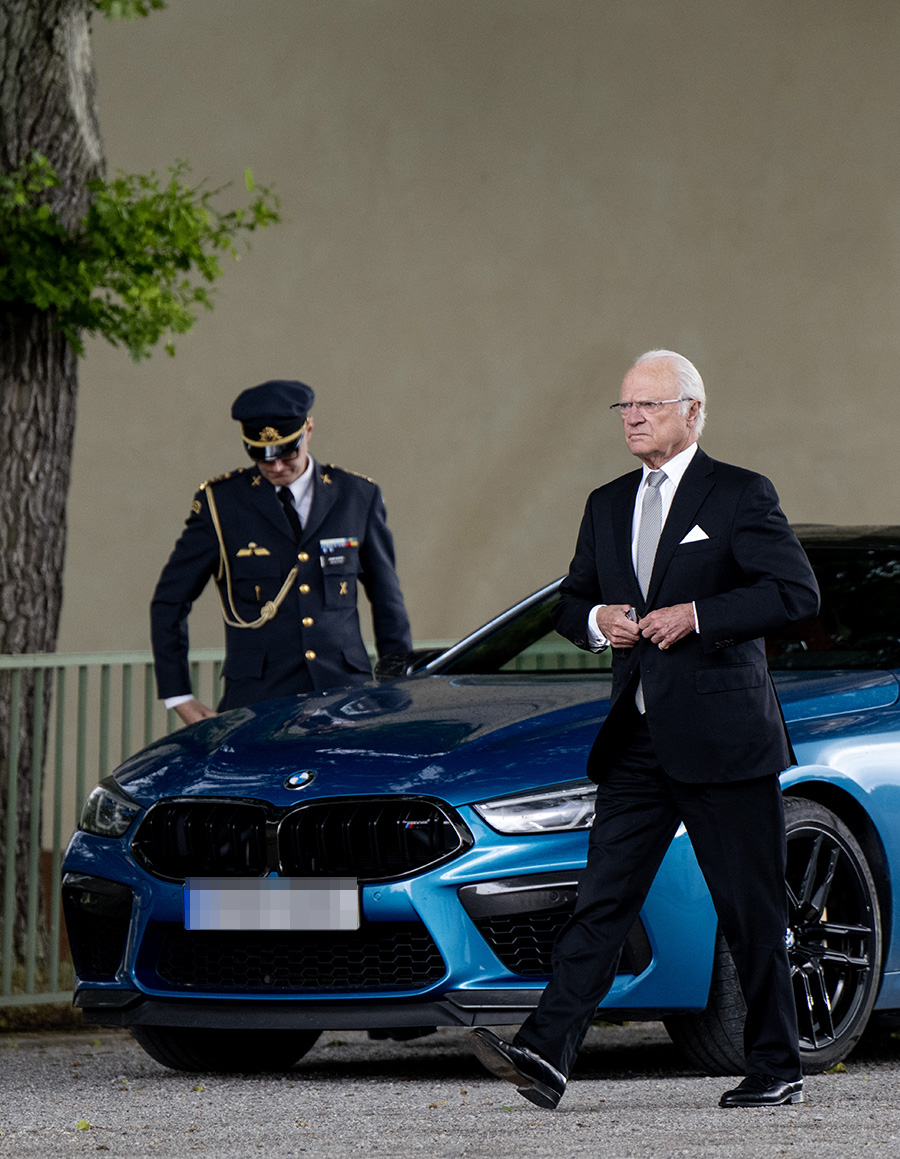 Kungen stoppad av polis &ndash; orden f&aring;r alla att reagera