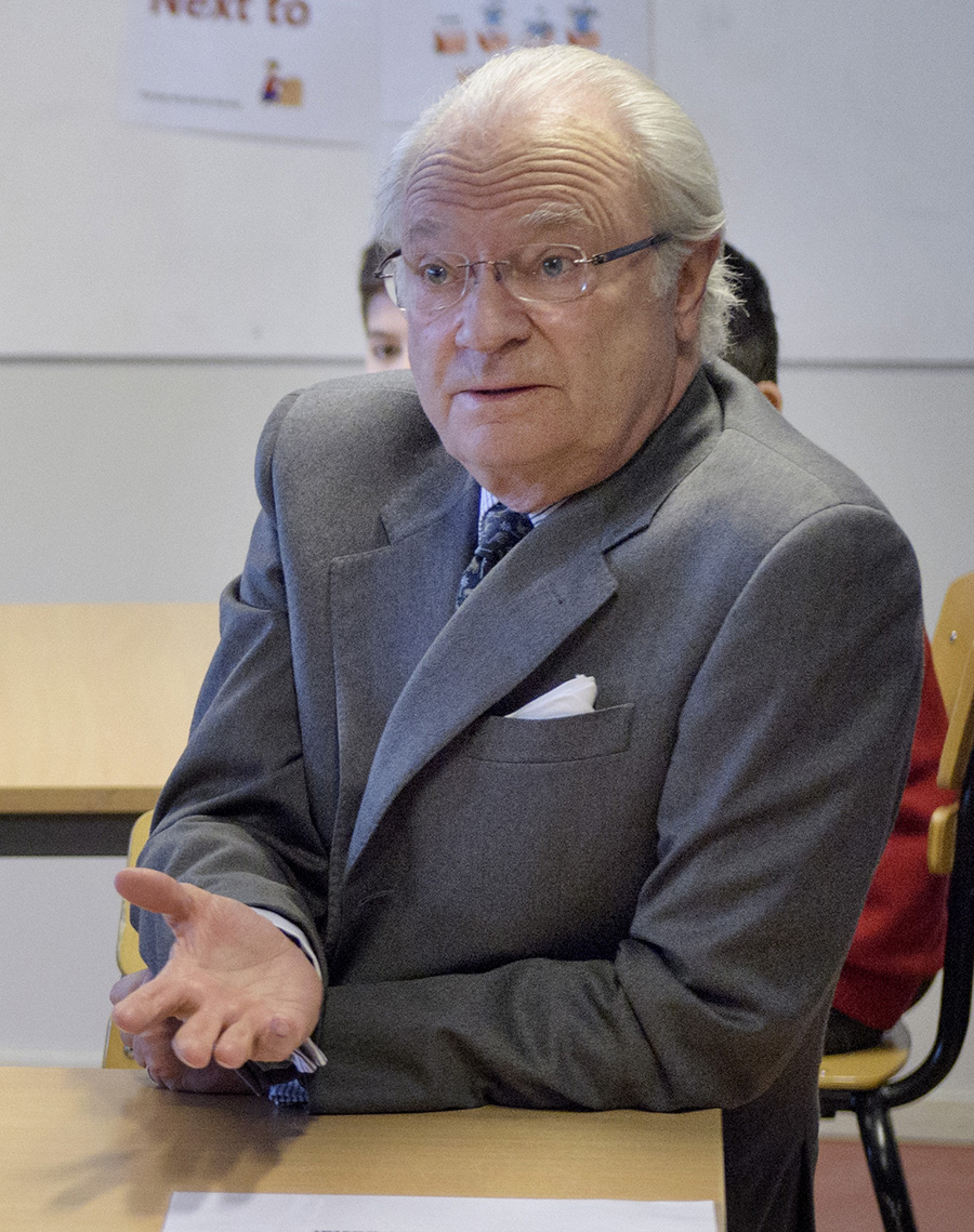 Kungen stoppad av polis &ndash; orden f&aring;r alla att reagera