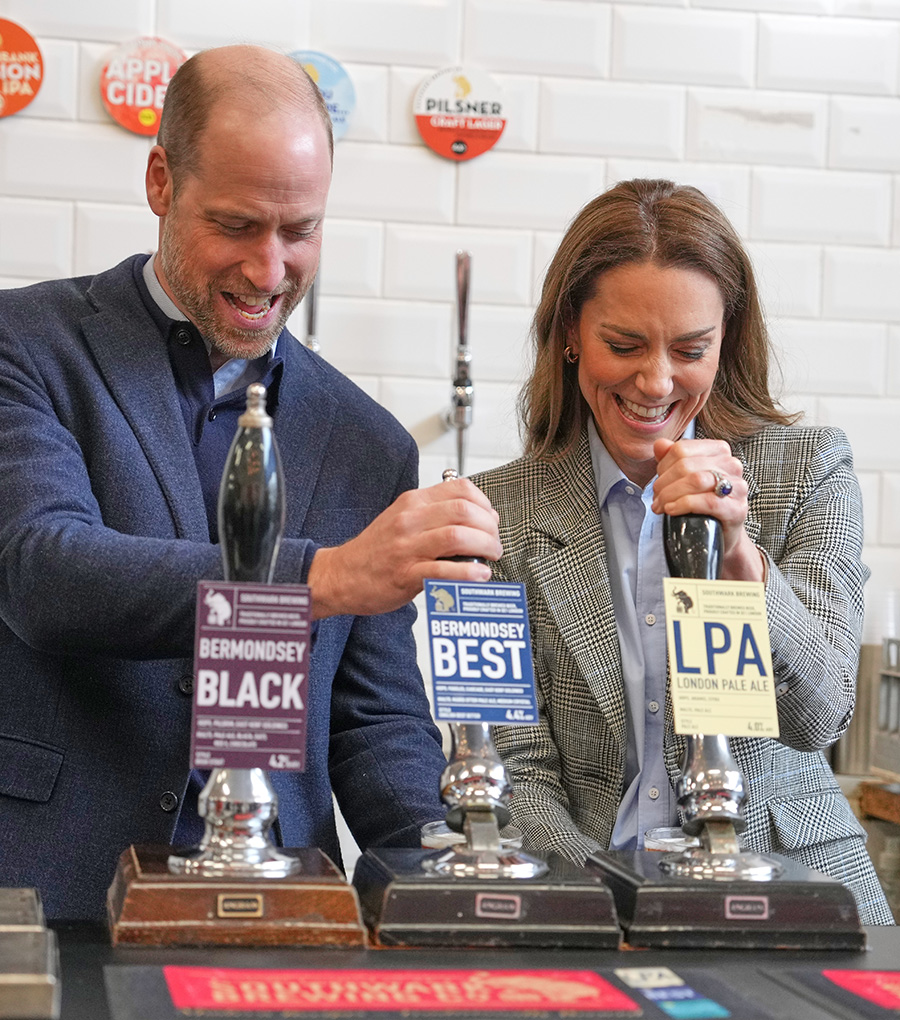 Sk&aring;l! William blir kung i baren &ndash; Kates reaktion s&auml;ger allt