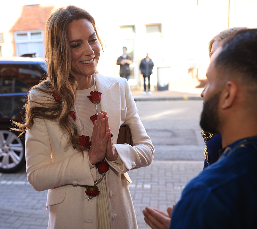 Kates ov&auml;ntade resa &ndash; d&ouml;k upp 50 mil fr&aring;n William