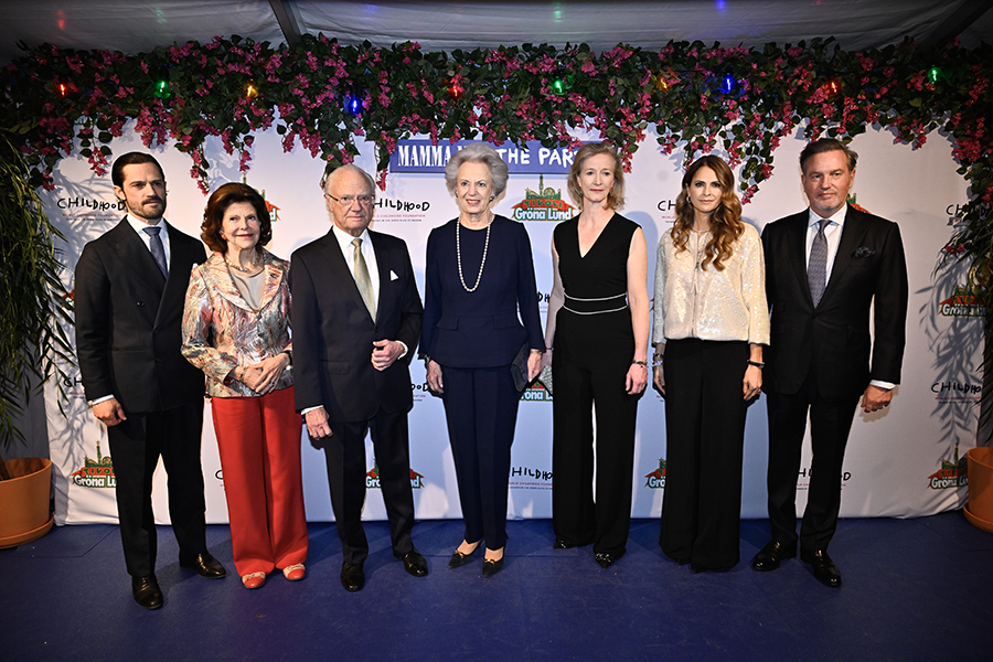 Madeleine gl&auml;nser p&aring; festen &ndash; d&aring; g&ouml;r Chris ov&auml;ntad entr&eacute;