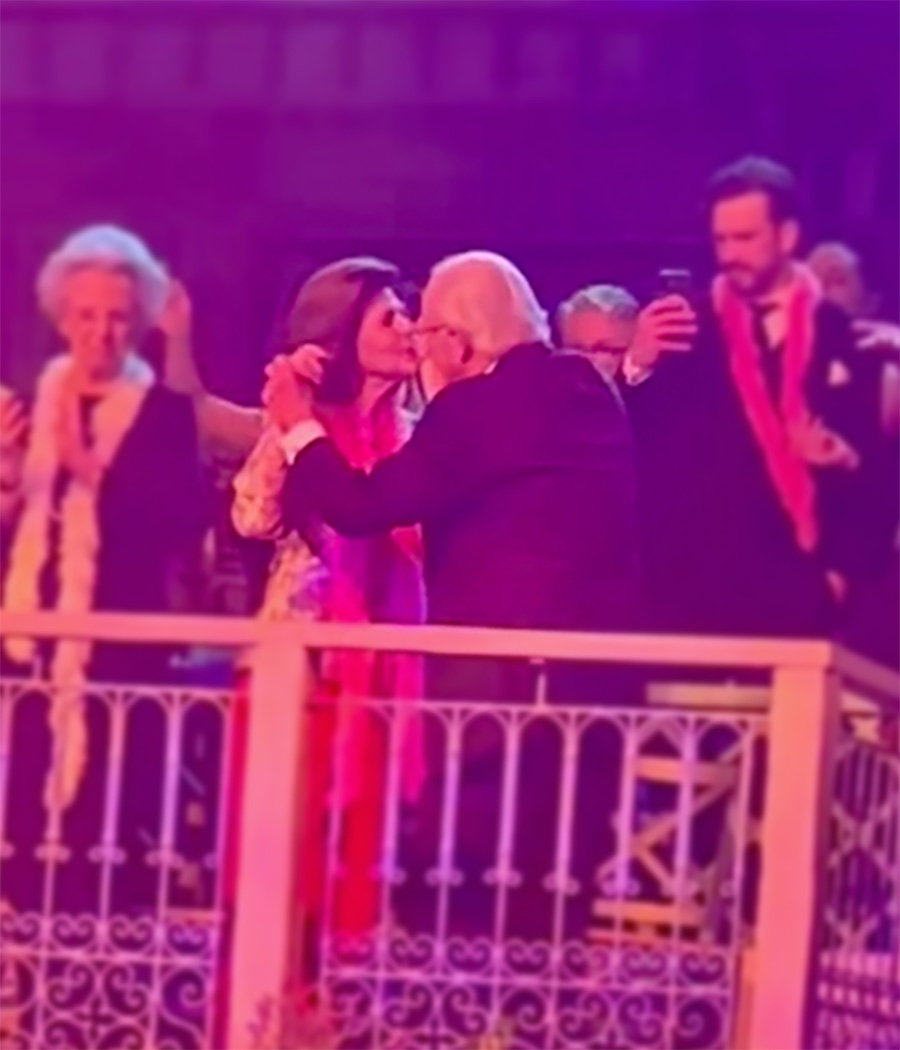 H&auml;r kysser Silvia kungen &ndash; mitt under lyxfesten