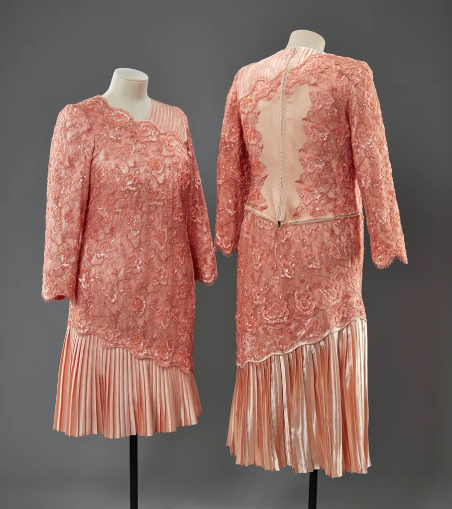 drottning elizabeths ikoniska bond-klänning väcker ny hysteri 5 Drottning Elizabeths ikoniska Bond-klänning väcker ny hysteri