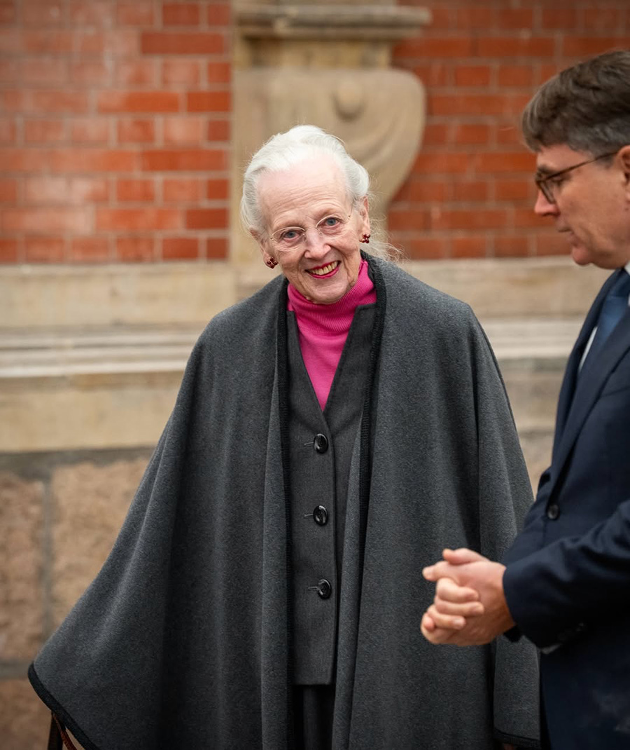 Bilderna p&aring; drottning Margrethe v&auml;cker oro &ndash; tvingas f&aring; hj&auml;lp