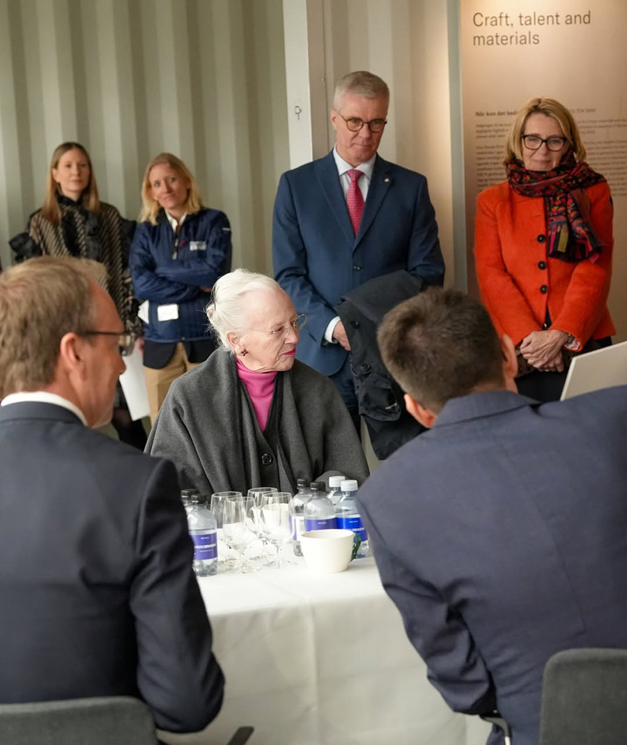 Bilderna p&aring; drottning Margrethe v&auml;cker oro &ndash; tvingas f&aring; hj&auml;lp