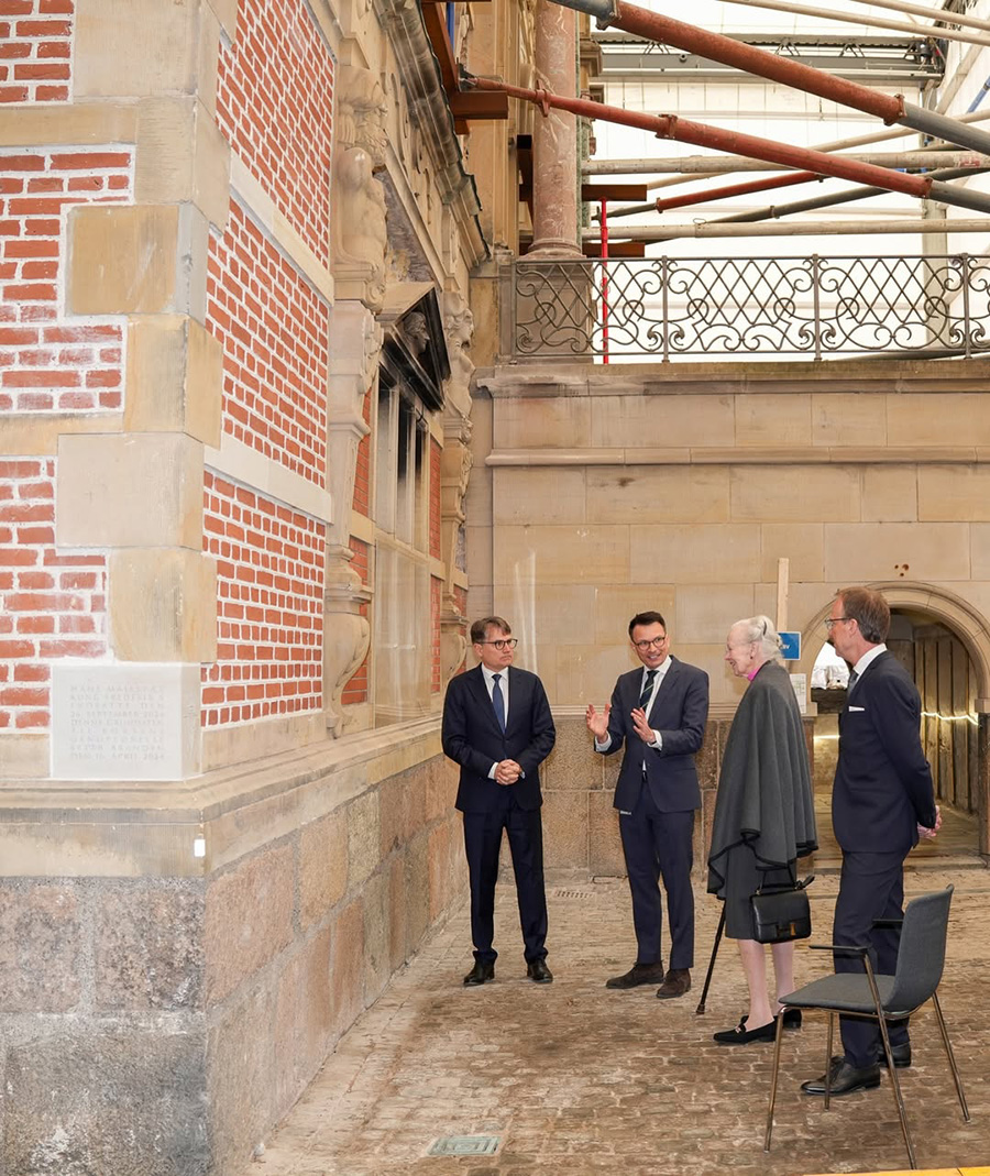 Bilderna p&aring; drottning Margrethe v&auml;cker oro &ndash; tvingas f&aring; hj&auml;lp