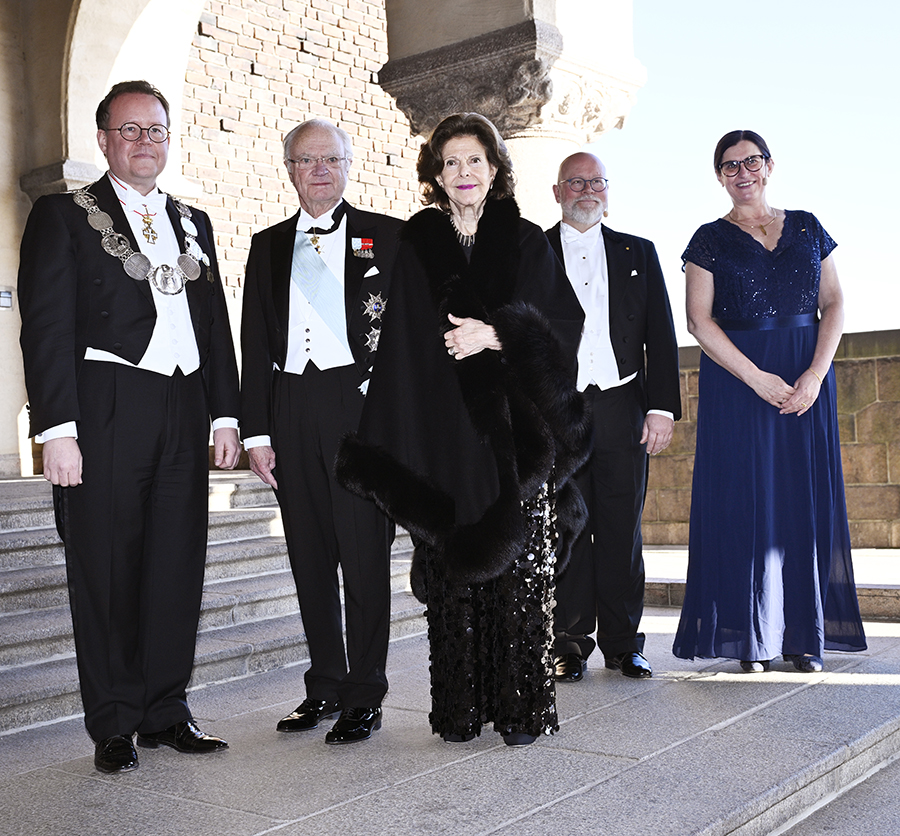 silvia strålade i svart glamour – storslagen entré i stadshuset 6 Silvia strålade i svart glamour – storslagen entré i Stadshuset