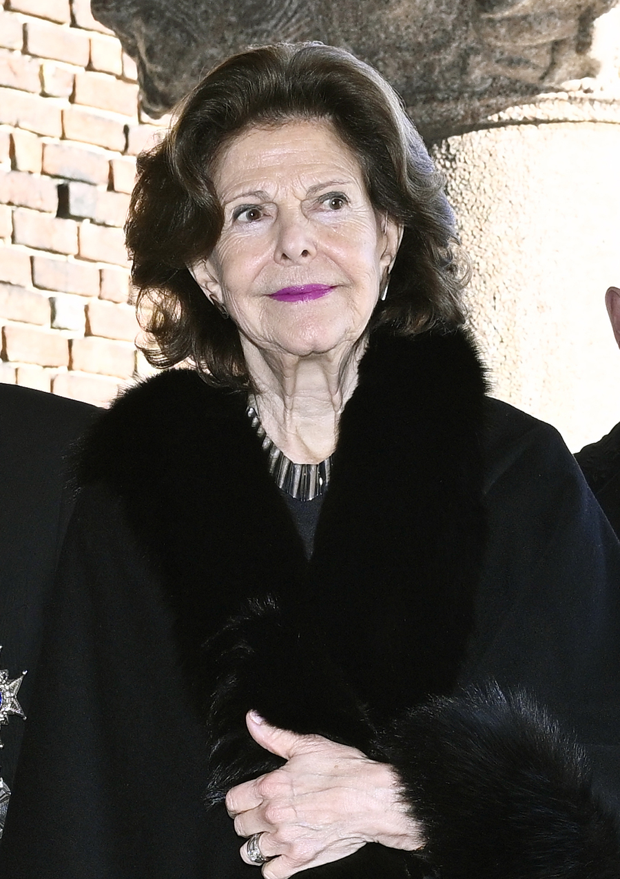 silvia strålade i svart glamour – storslagen entré i stadshuset 5 Silvia strålade i svart glamour – storslagen entré i Stadshuset